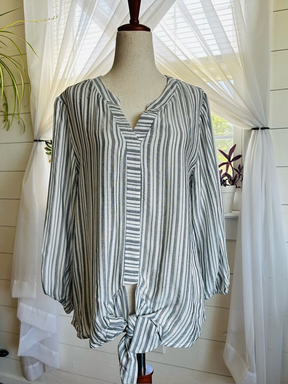 West Kei Bohemian Donelia Grey Striped Tie Front Relaxed Fit Top 
Size Small NWT